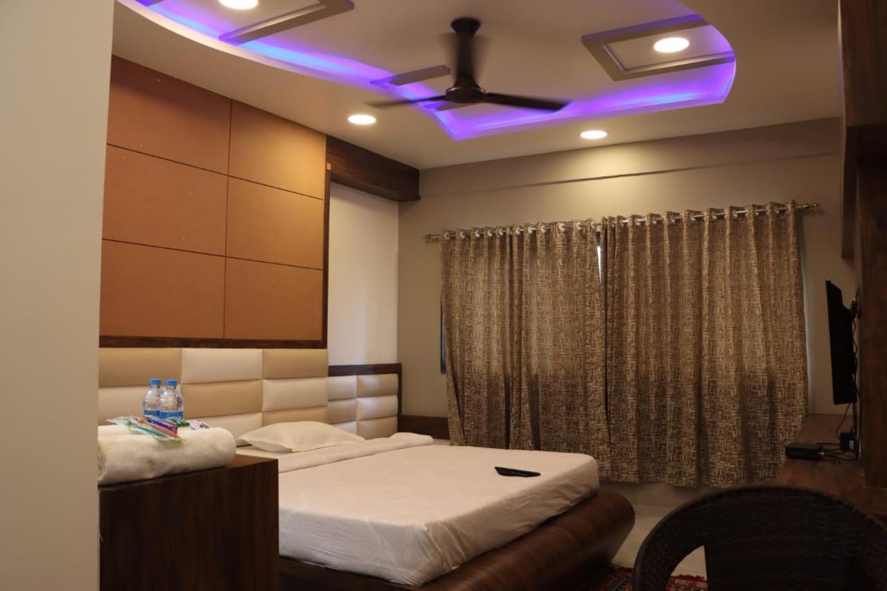 Pawan Executive Tuljapur エクステリア 写真