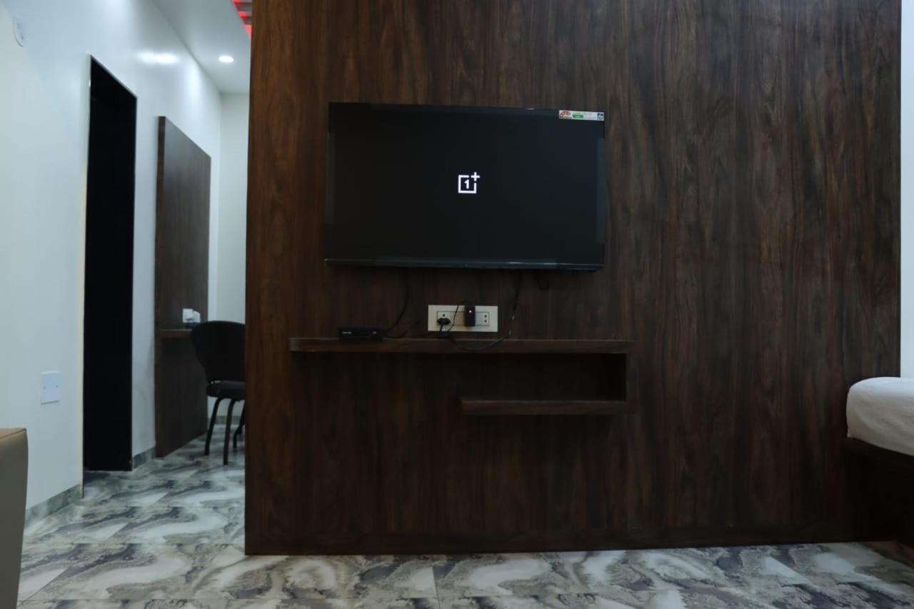 Pawan Executive Tuljapur エクステリア 写真